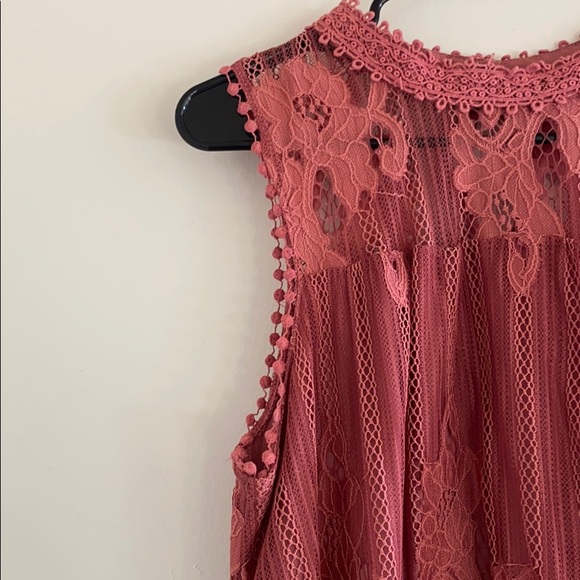 Sleeveless Lace Top - Picture 2 of 4